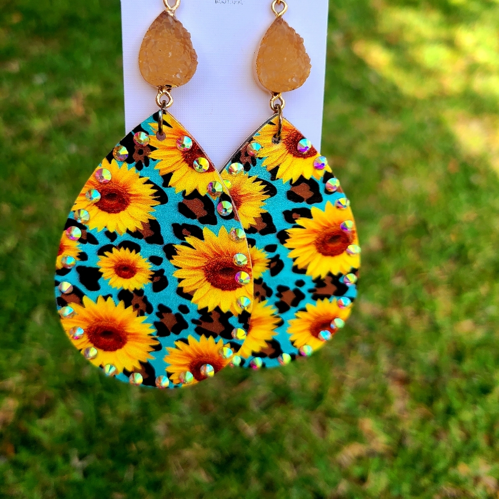 NWT Sunflower earrings with rhinestones casual elegant party wedding